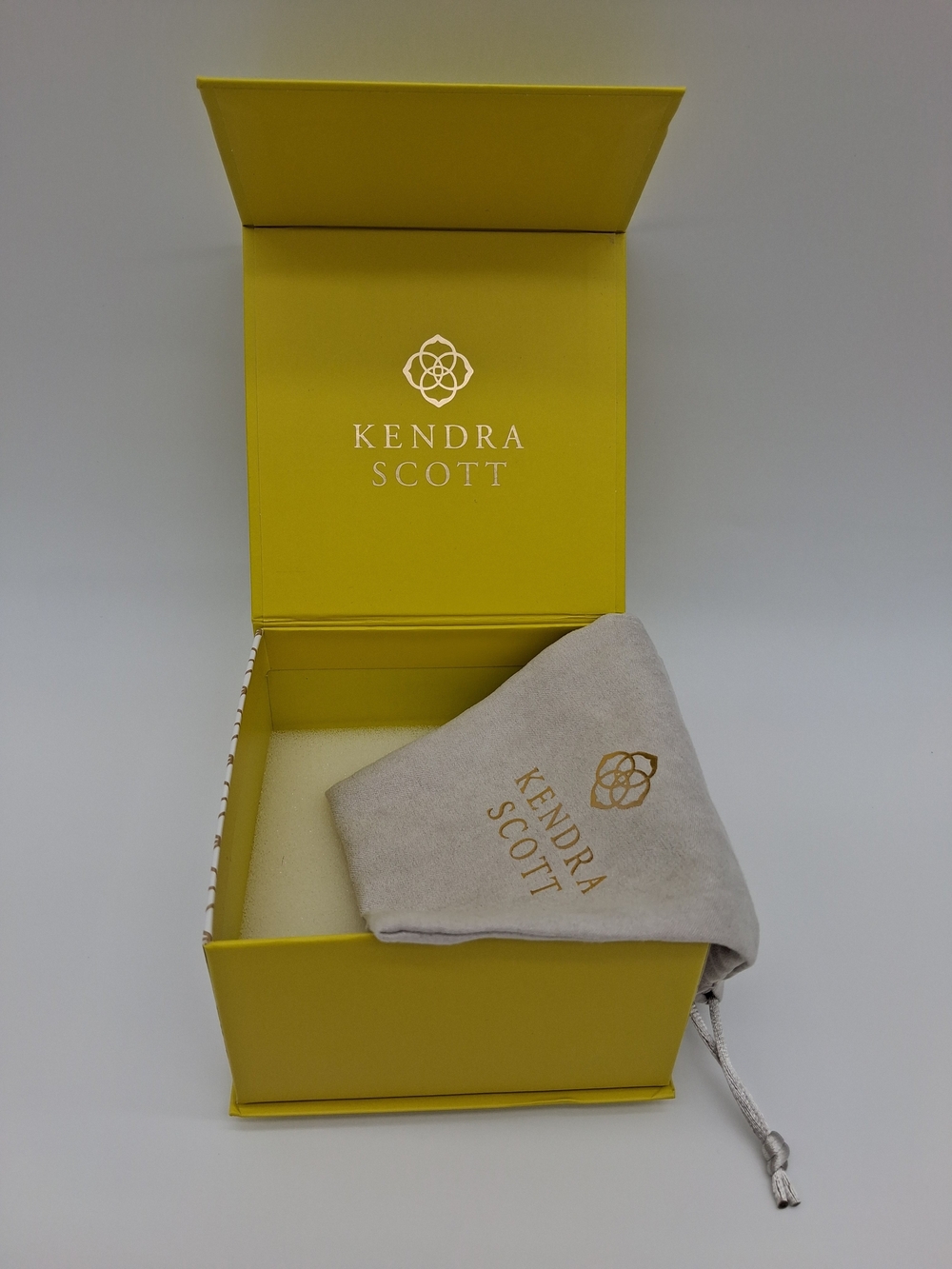 KENDRA SCOTT Yellow Magnetic Jewelry Gift Box Dust Bag Pouch Presentation EUC